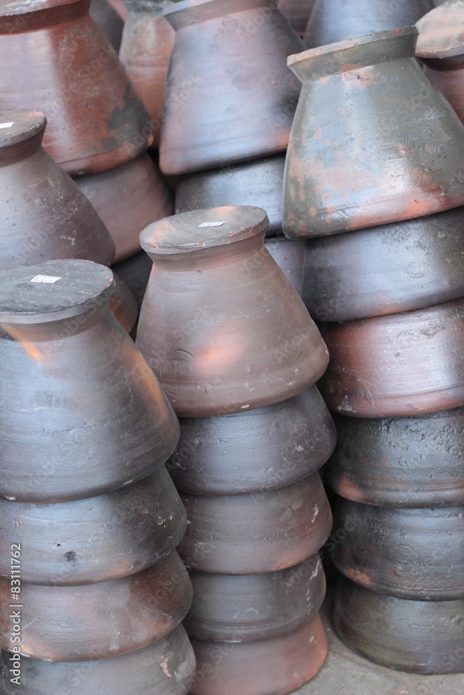 Earthenware brown for sale in Asia Earthenware brown for sale in Asia