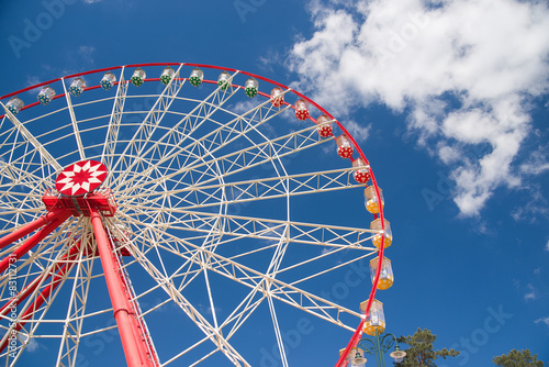 Photos Atraktsion Ferris wheel against the blue sky