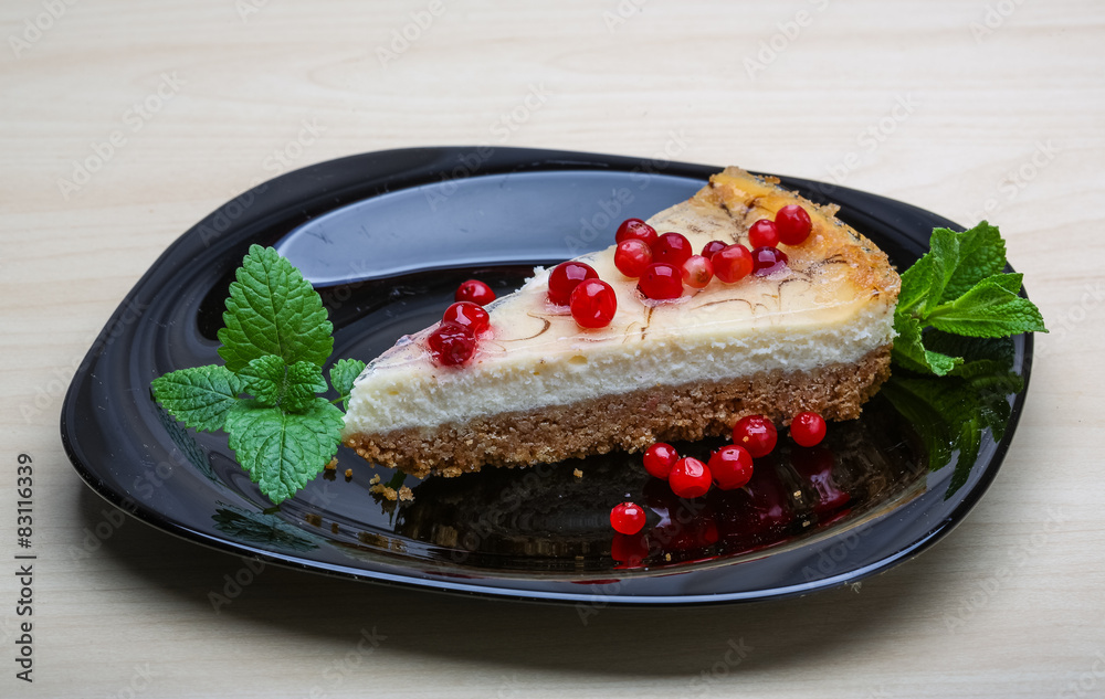 Cheesecake with berries and mint Cheesecake with berries and mint