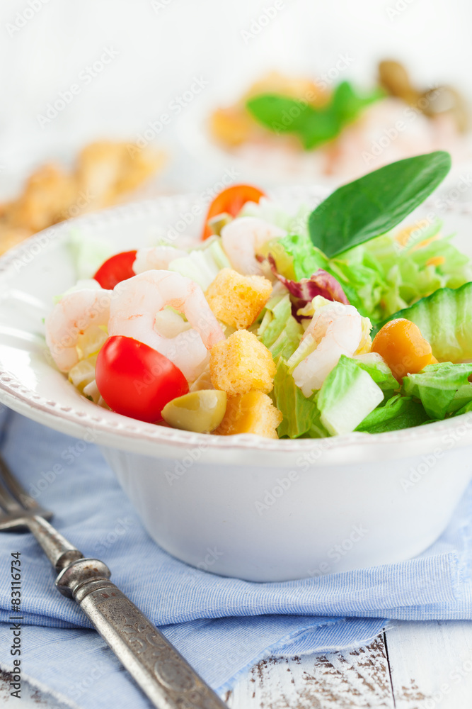 Healthy salad with shrimps