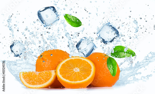 Fototapeta Naklejka Na Ścianę i Meble -  Oranges with Water splashes