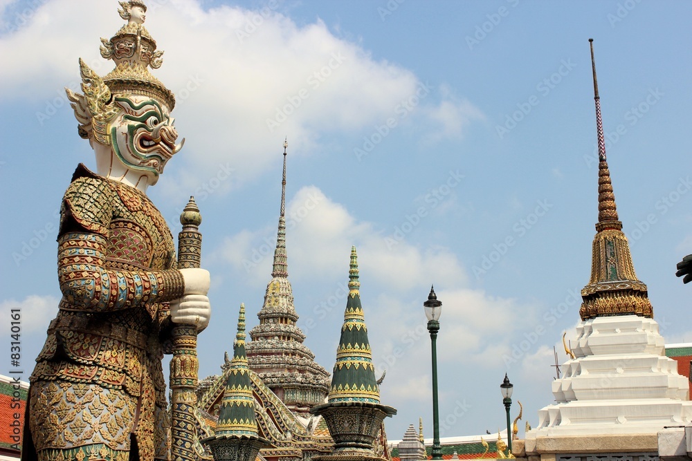 Fototapeta premium Tempelwächter am Wat Phra Kaeo