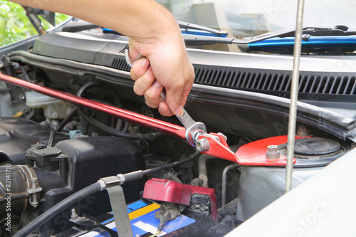 Replacing front strut bar