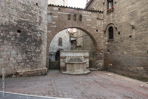 Perugia ,via Maestà delle volte ,piazzetta con fontana