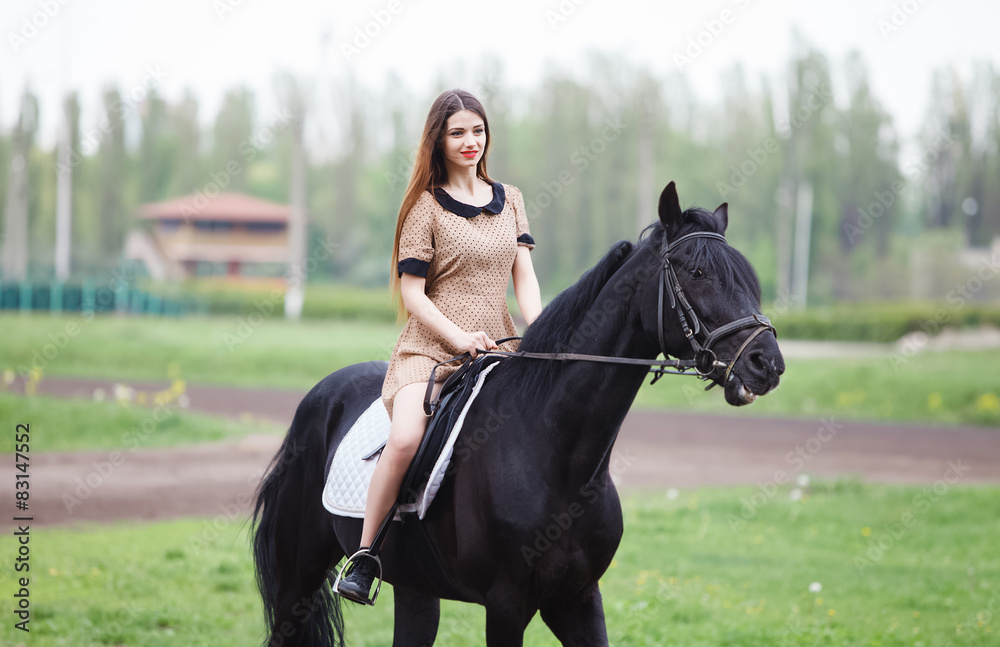 Obraz premium beautiful girl riding a horse