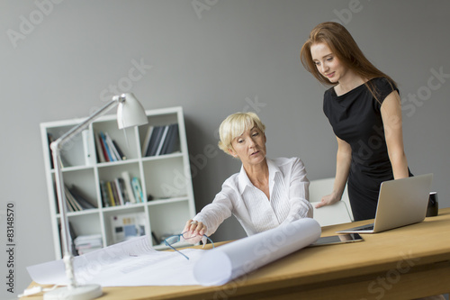 Women working in the office photo