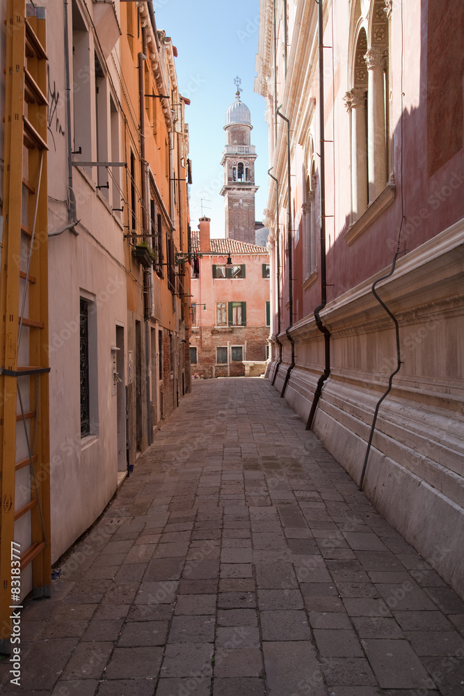 Venise : une ruelle déserte