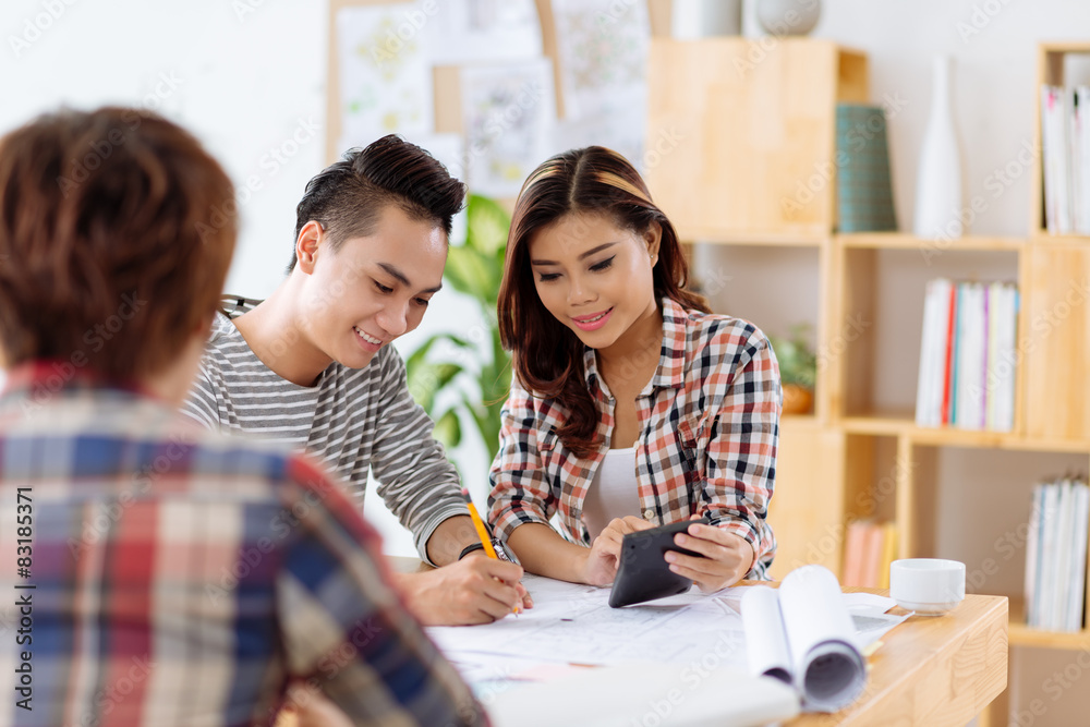 Obraz premium Working on blueprint