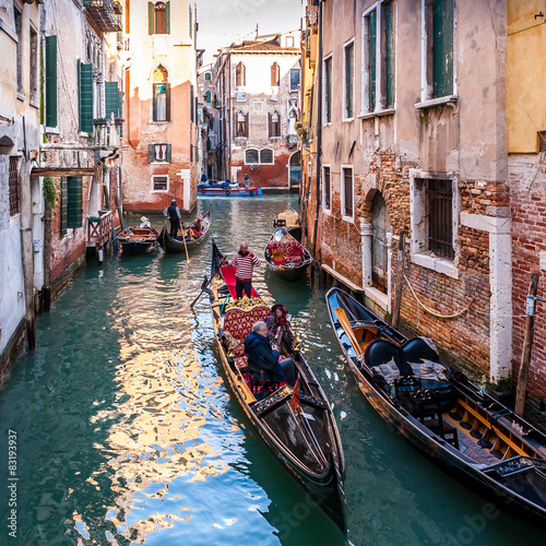 Gondoliers à Venise, Italie © FredP