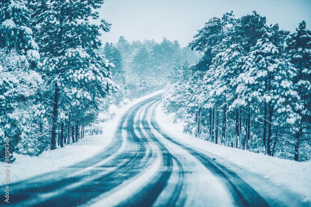 Obraz premium Winter on the Road
