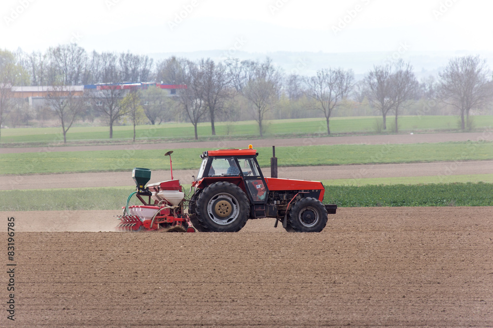 Obraz premium Tractor harrowing the field