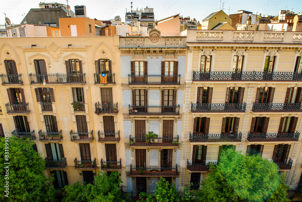 Fototapeta premium Facade of typical residential building in Eixample district