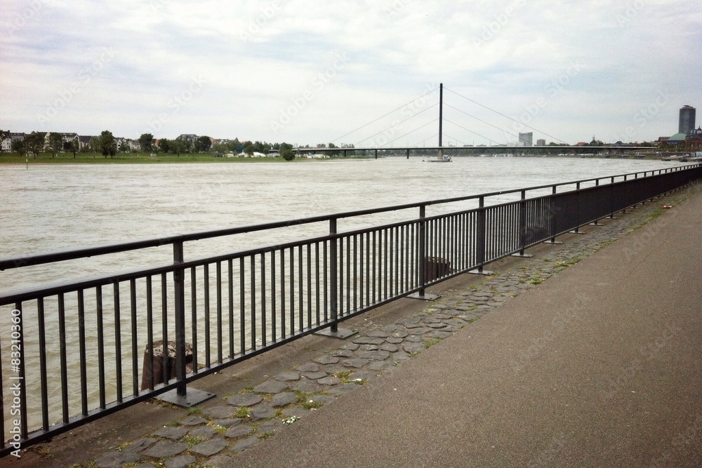 Promenade am Rheinufer