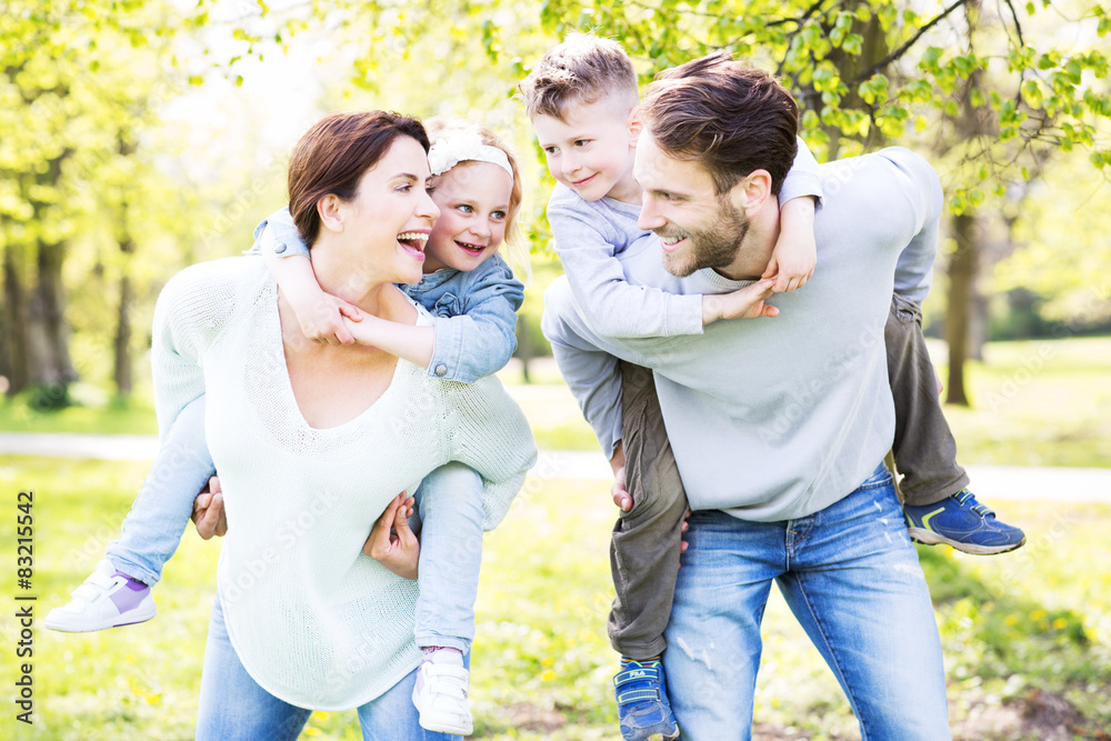 Wunschmotiv: Fröhliche Familie #83215542