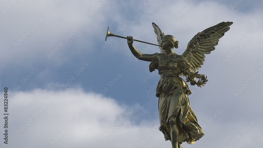 Goldener Engel Figur Kunstakademie Dresden