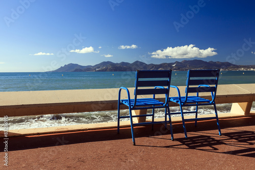 Les célèbres chaises bleues du festival de Cannes photo