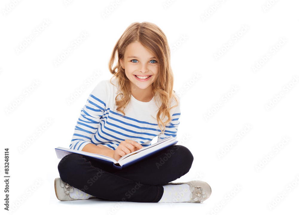 girl reading book - obrazy, fototapety, plakaty 