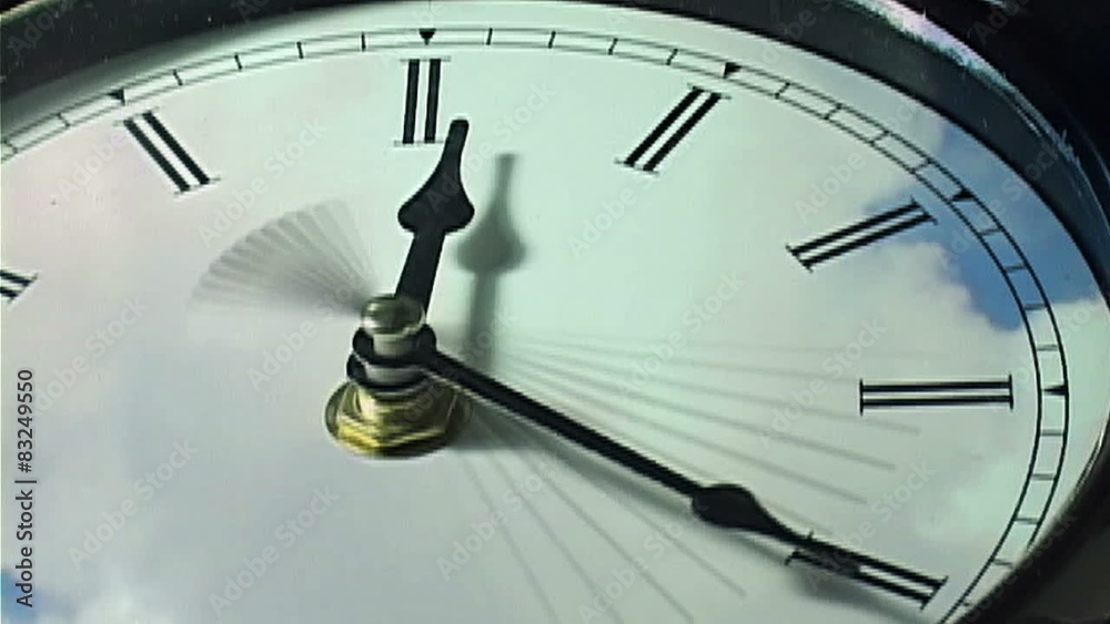 Clock in time-lapse loop