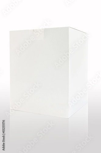 White paper box © azonman