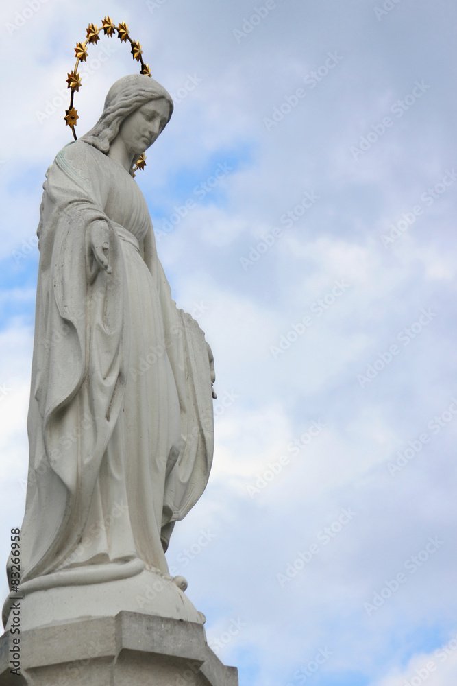 Fototapeta premium Statue Of Virgin Mary