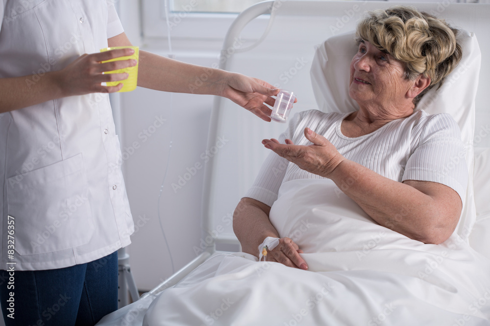 Obraz premium Caring about bedridden woman