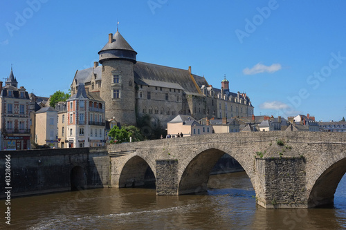 Photography Laval, château et vieux pont