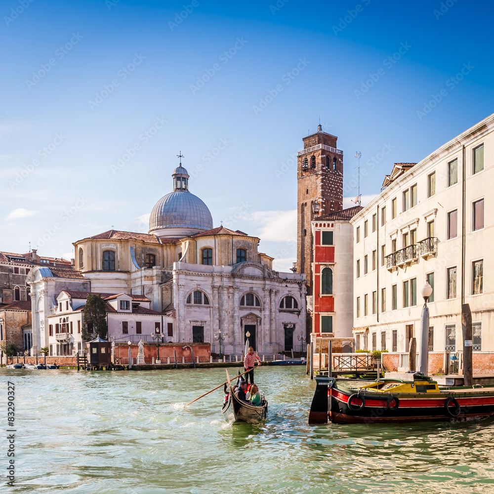Gondole sur le Grand Canal à Venise, Italie