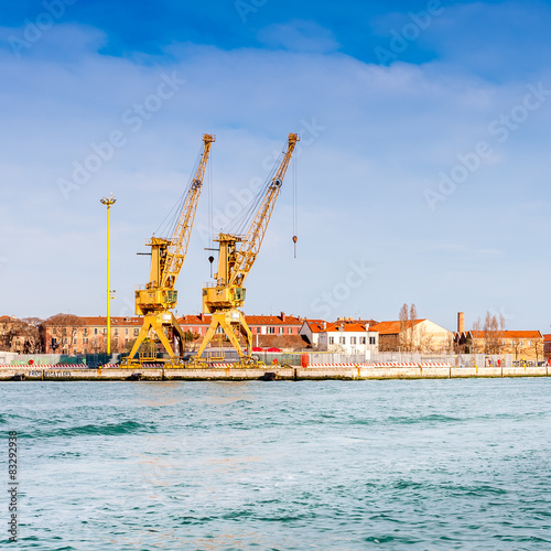 Grues de déchargement sur les quais © FredP