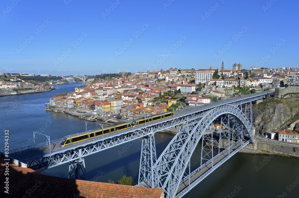 Porto und Brücke Luis I. über den Douro