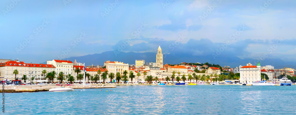 Naklejka premium Split panorama