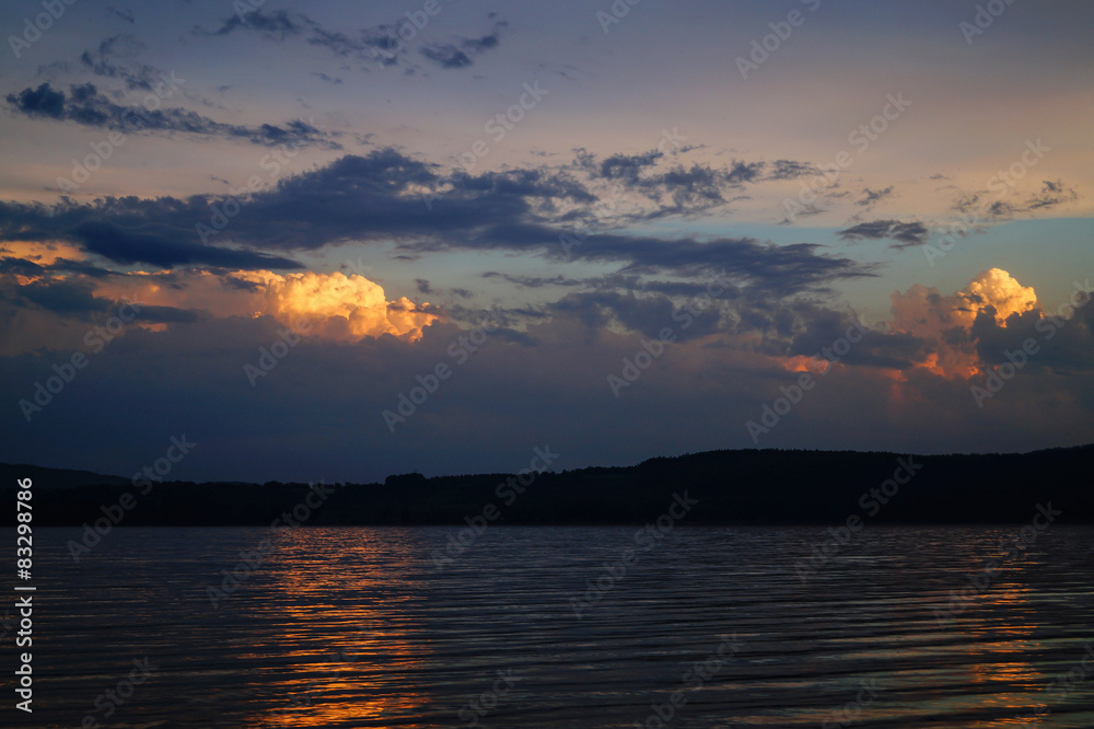 Naklejka premium Wolkenstimmung beim Sonnenuntergang 