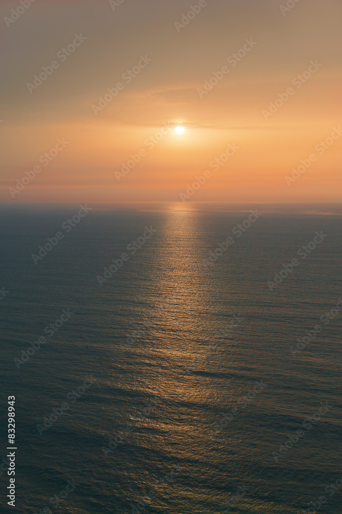 Naklejka premium sunset on the ocean