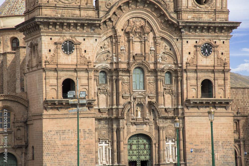 クスコ・アルマス広場のラ・コンパニーア・デ・ヘスス教会