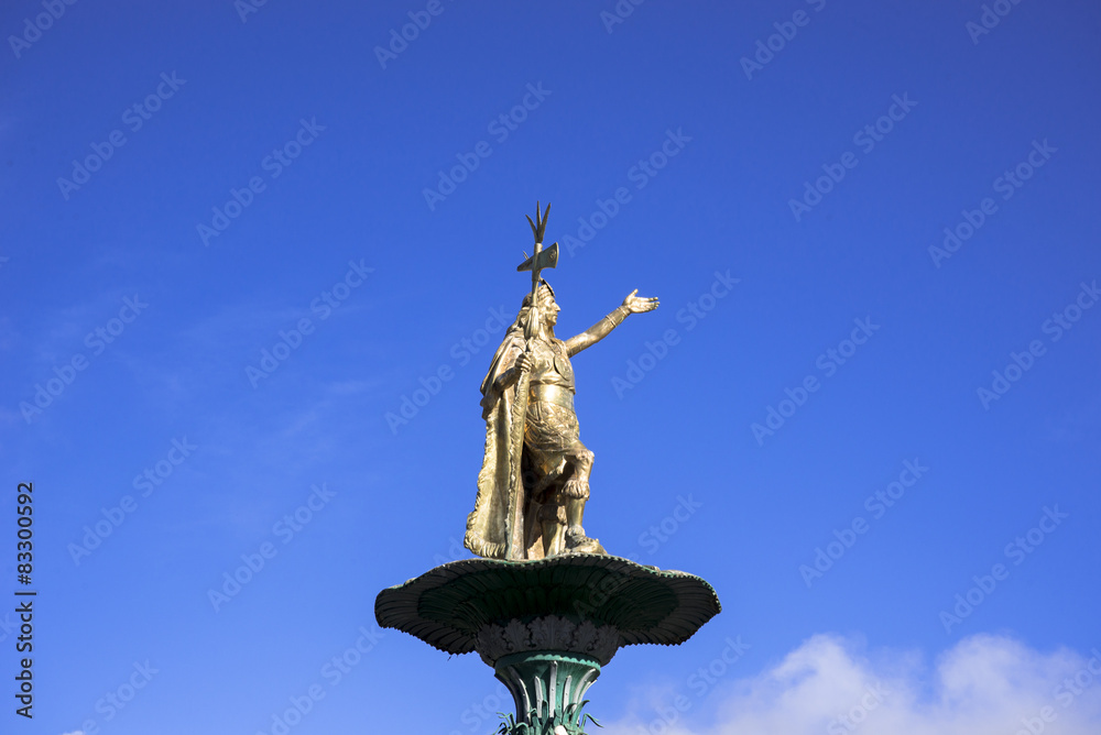 Fototapeta premium アルマス広場のパチャクテク大王像