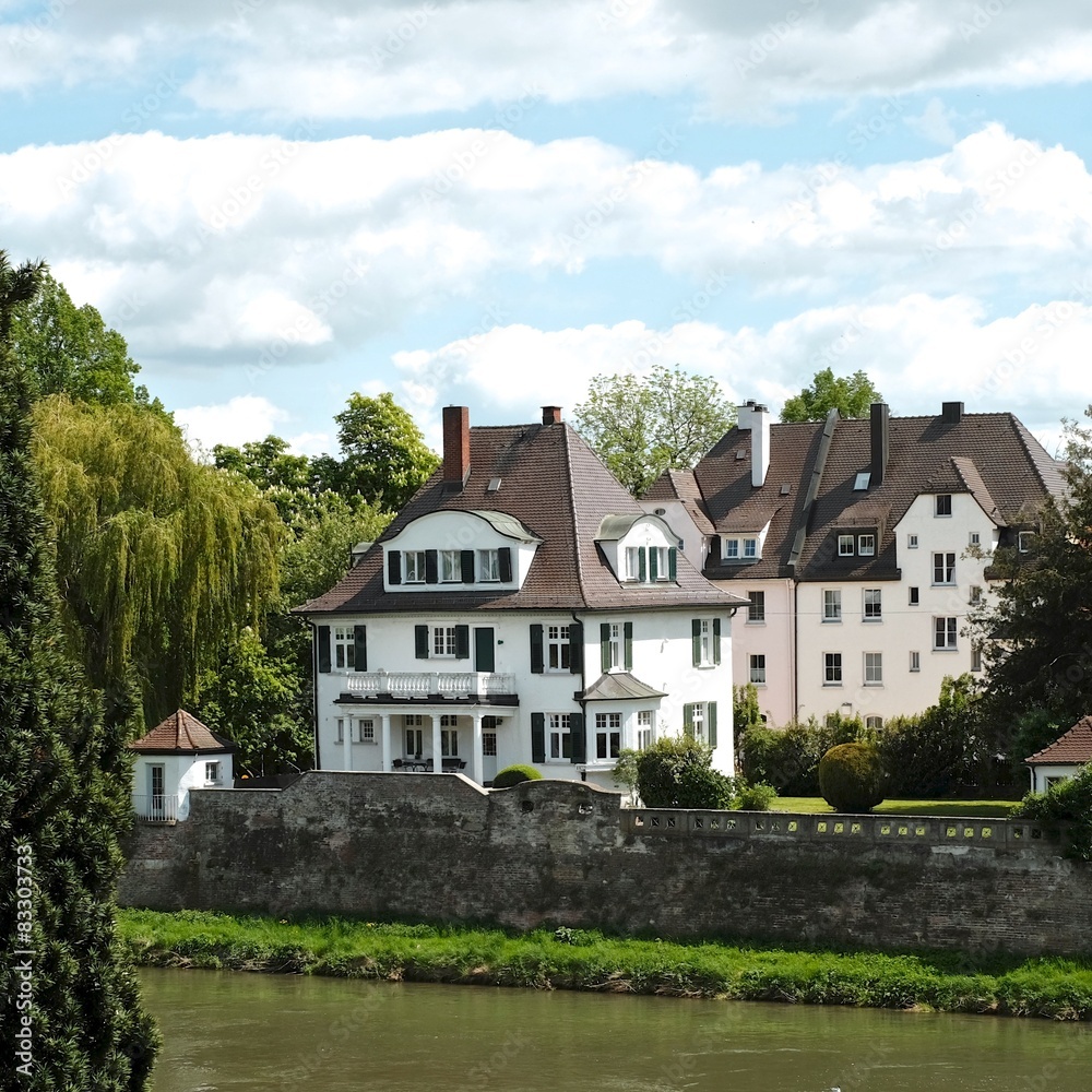 Alte Villa an der Donau