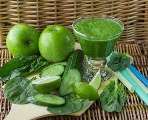 Green smoothie of spinach, Apple, cucumber and lime