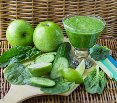 Green smoothie of spinach, Apple, cucumber and lime