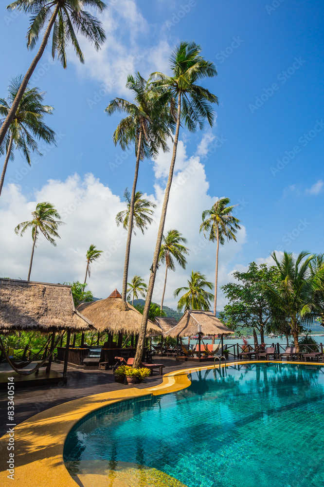Naklejka premium Beautiful tropical beach at island Koh Chang