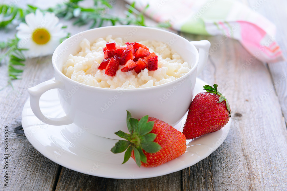 Rice porridge with strawberry Rice porridge with strawberry
