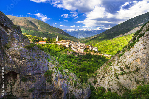 Valokuva picturesque landscapes of Abruzzo. View of village and mountains
