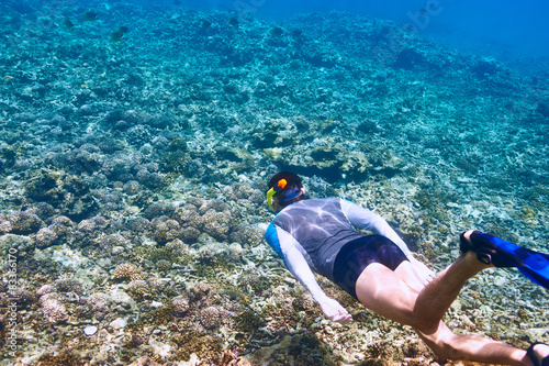 Man with mask snorkeling © haveseen