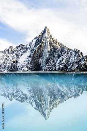 Berggipfel mit Bergsee