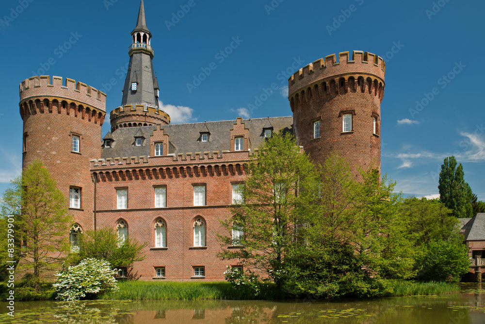 Fototapeta premium Schloss Moyland im Sommer