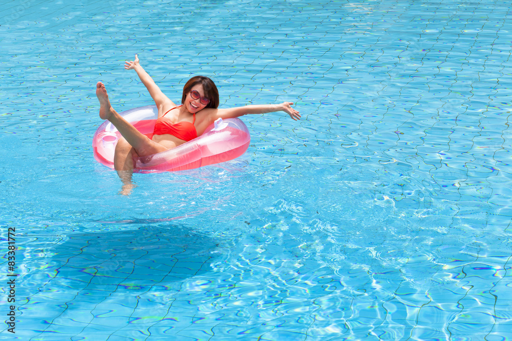 happy Young woman relaxing in swimming pool