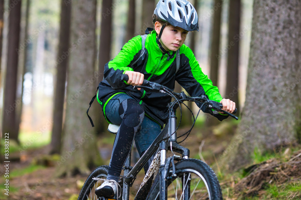 Obraz premium Boy cycling 