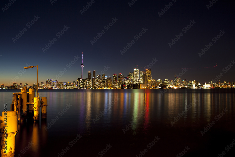 toronto skyline at night