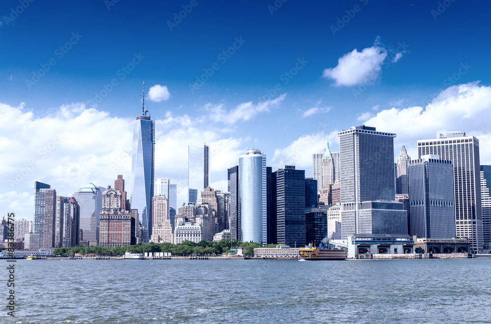 Downtown Manhattan and East River on a sunny day, New York