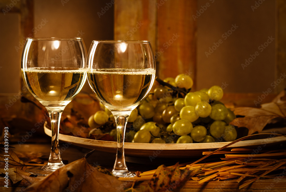 Two glasses of white wine with grapes Two glasses of white wine with grapes