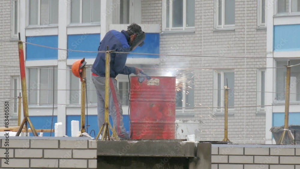Welding work with rain Welding work with rain