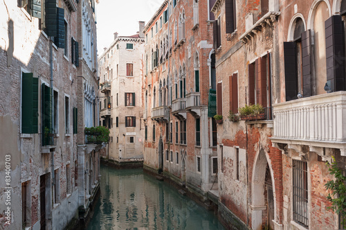Häuser am Kanal in Venedig © Eduard Shelesnjak